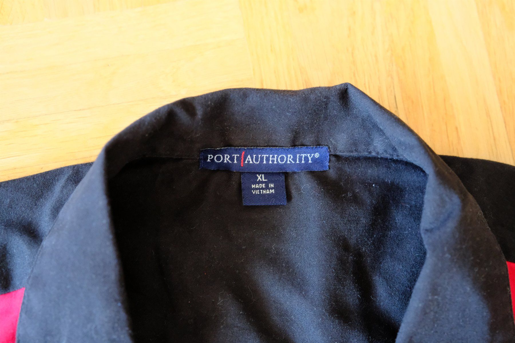Camicie: Port Authority custom made Wile E. Coyote – Usato da Moutier venduto da Noctophobia 2