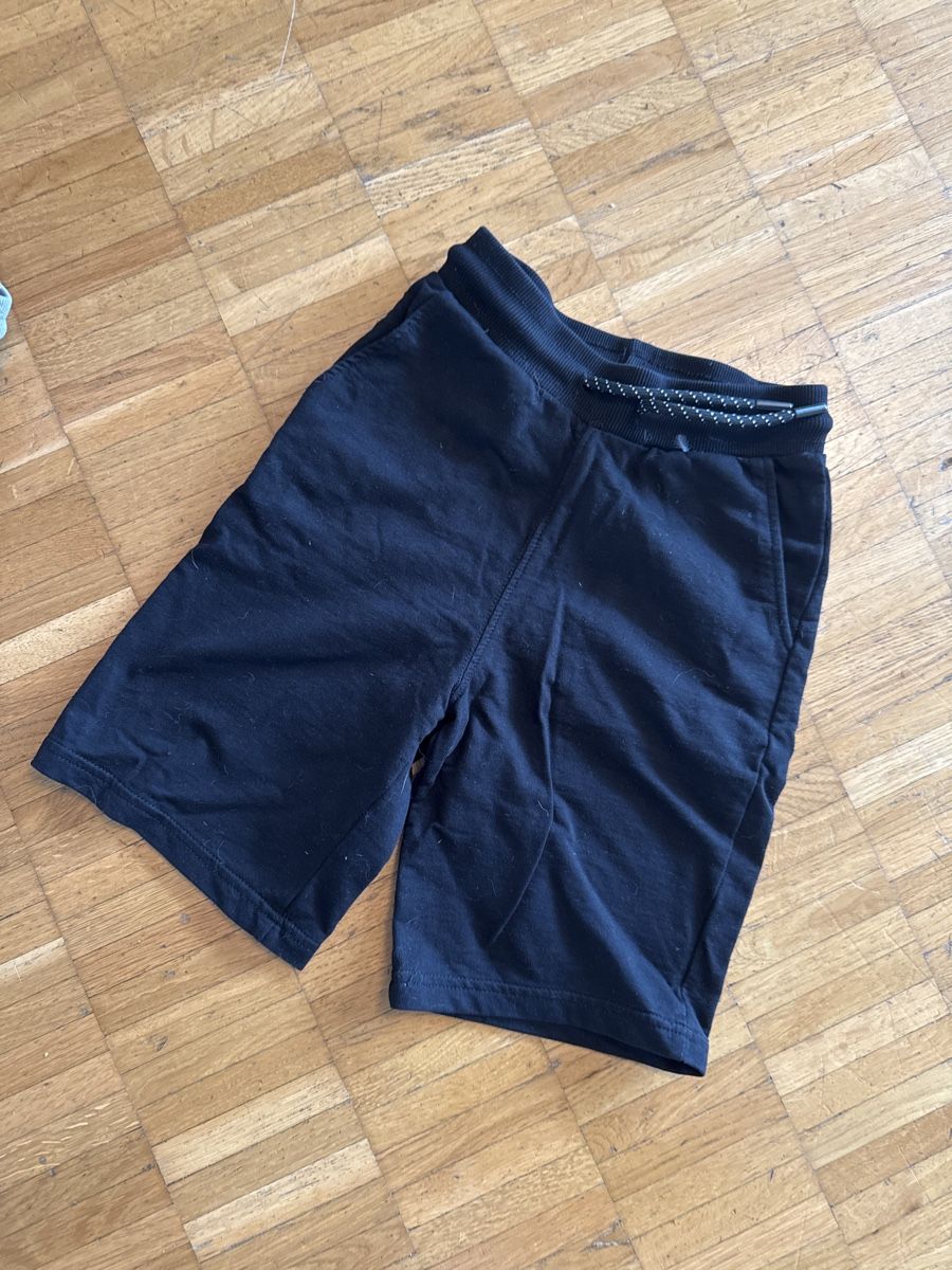 Pantaloni: Coole Shorts Gr. 122/128 – Usato da Glattpark(Opfikon) venduto da cherrytomate 4