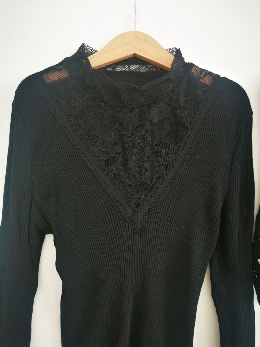 Pulls & Sweat-shirts: Rosamunde Pullover mit Spitze Schwarz Grösse 34 2 Stk – D'occasion à Niedergösgen par lil_s6k8 5