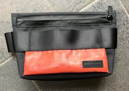 Freitag Pouch F607 Marks tomatenrot schwarz