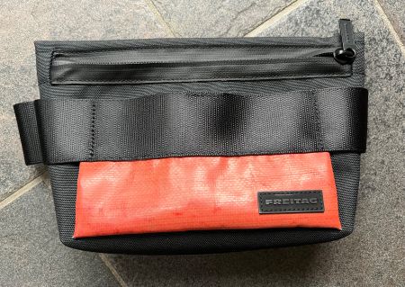 Freitag Pouch F607 Marks tomatenrot schwarz