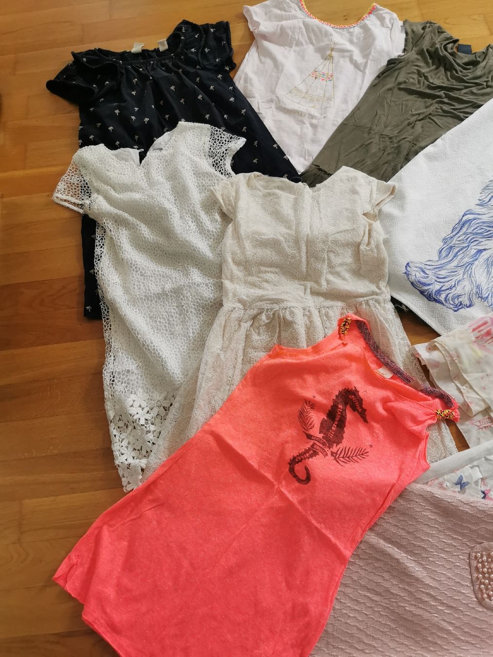 Lotti & Set di vestiti: Kleiderpaket Marken Gr. 140 – Usato da Sursee venduto da Ventiduese 1