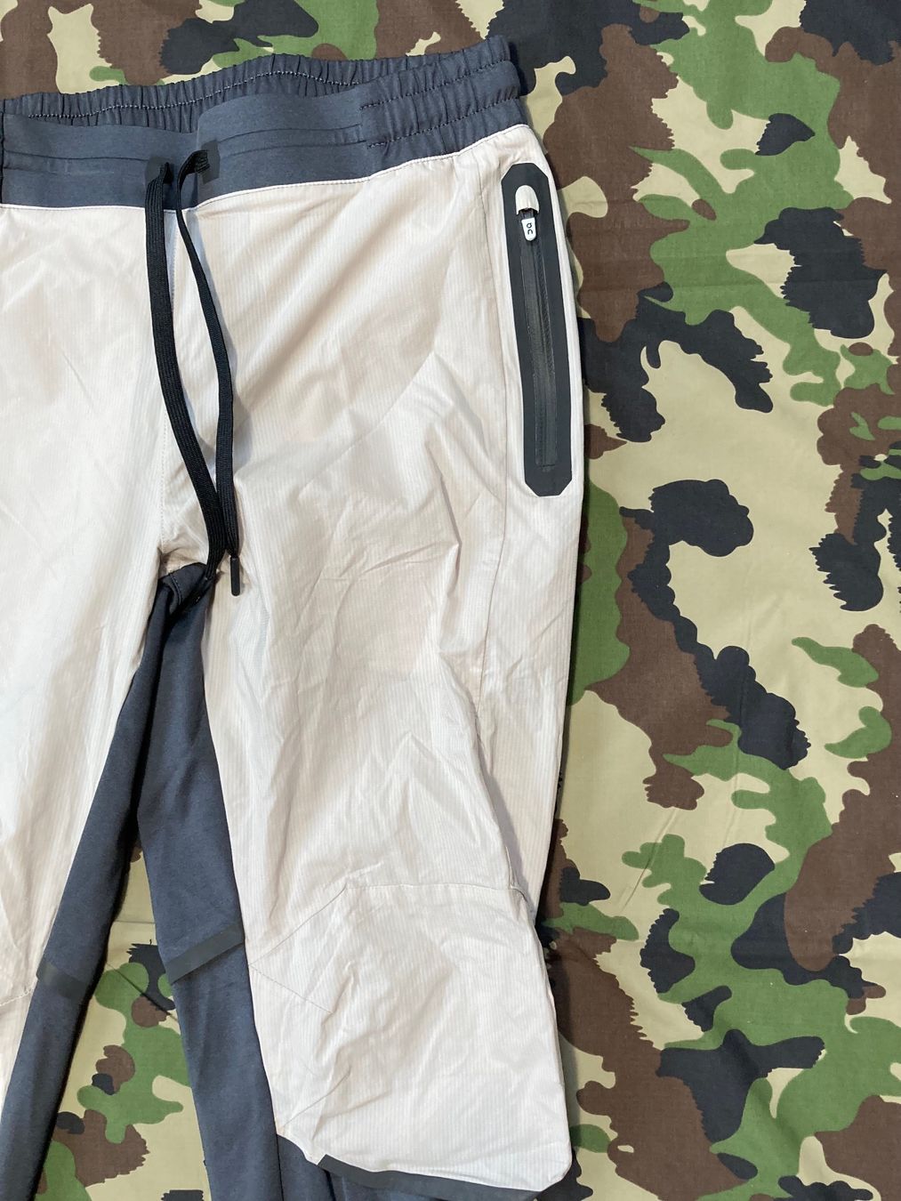 Pantaloni: ON Running Pants 3m Sz S – Usato da Zürich venduto da le_souk 2