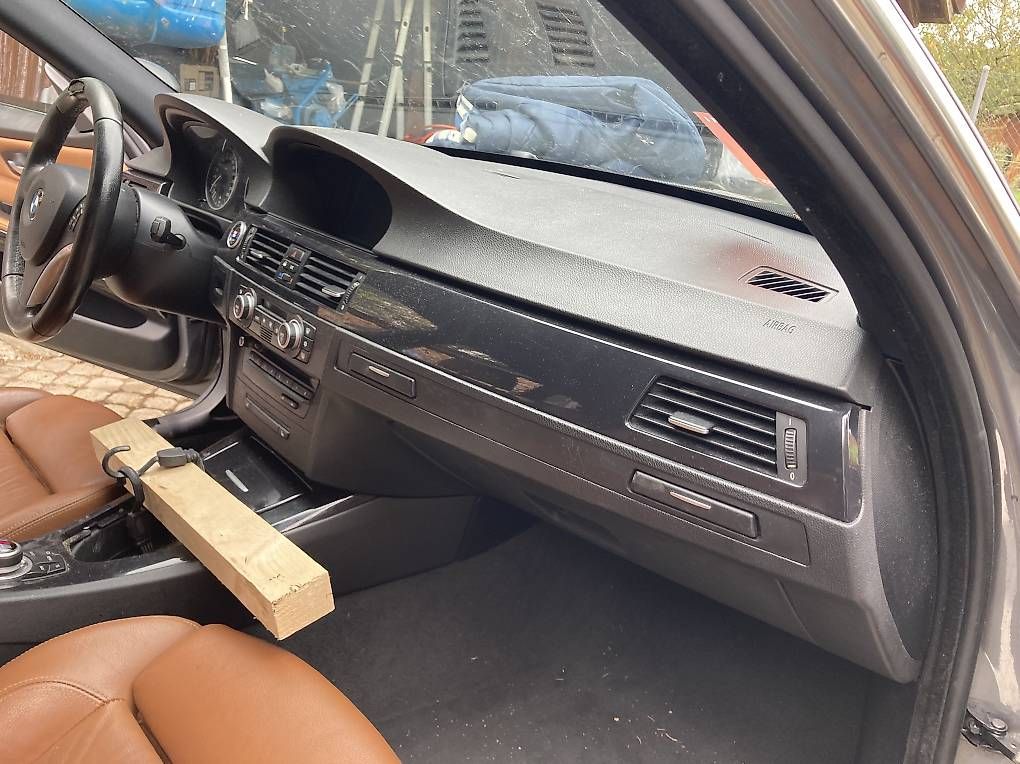 Alle Autoersatzteile: Bmw Armaturenbrett E90 Serie – Gebraucht aus Muri AG von Aero96