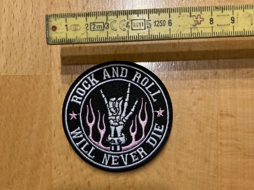 Toppe: Patch Sticker Aufnäher Metal Rock Band 2 – Nuovo (secondo la descrizione) da Horn venduto da abutre72