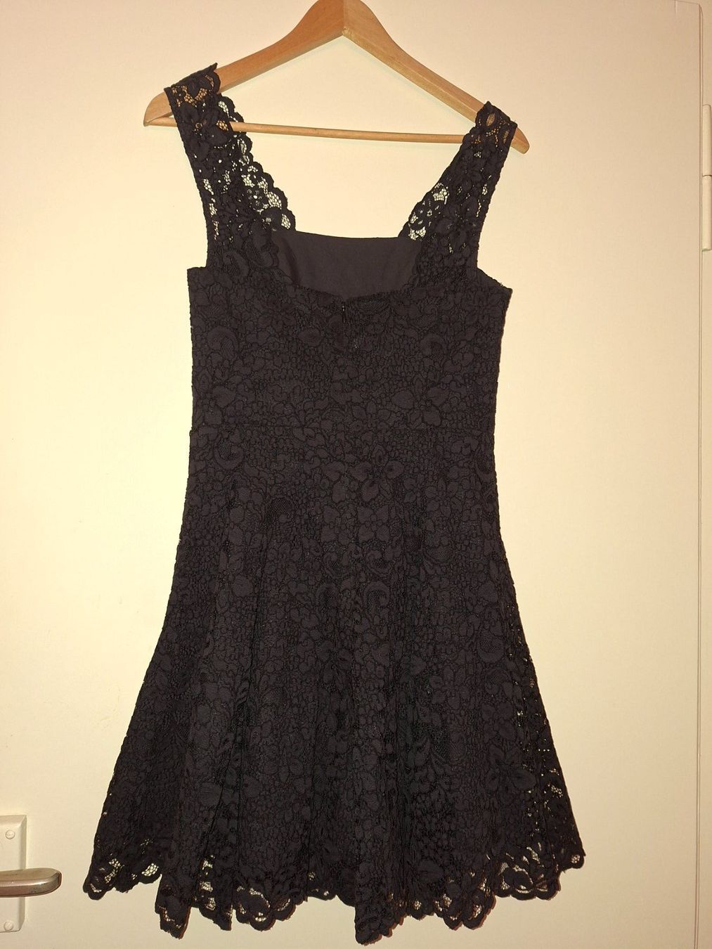 Other Stories Vestiti: kurzes Spitzenkleid von "and other stories" – Usato da Bern venduto da Akatinka 1