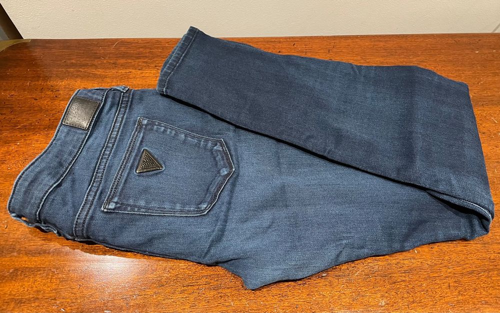 Jeans GUESS BEVERLY SKINNY Taille US 30 - Coupe Skinny, Bleu Denim, Occasion Très Bon état