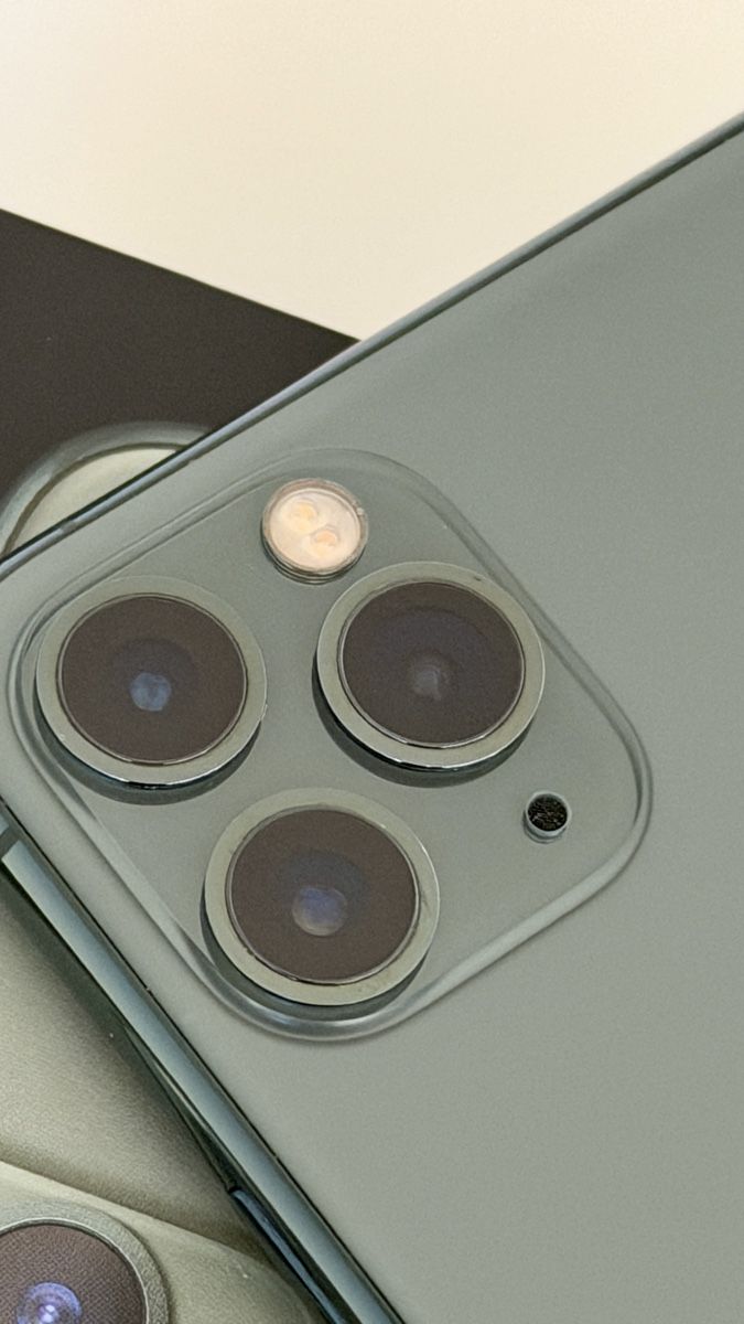 Apple Telefoni cellulari / Smartphones: iPhone 11 Pro Max 64 GB Midnight Green – Usato da Bergdietikon venduto da pinkerton13 6