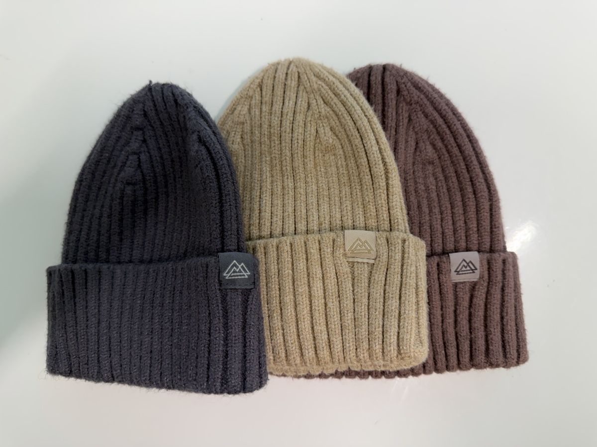 Next Kleiderpakete: Wintermützen  – Neu (gemäss Beschreibung) aus Meilen von Carpi