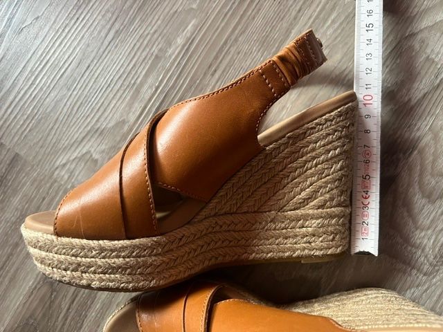 Ugg Scarpe da donna: UGG Sommer Schuhe Gr 35 – Nuovo (secondo la descrizione) da Neerach venduto da romiping 2