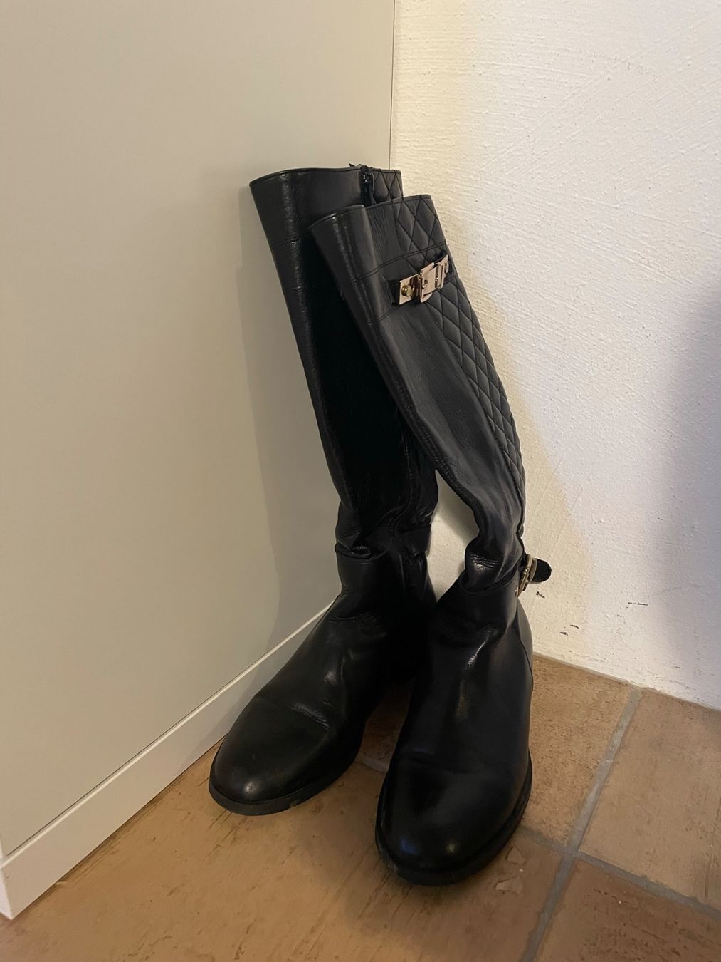Chaussures femmes: Wunderschöne Lederstiefel Gr.37 – D'occasion à Uetikon am See par Mici_Ki 1