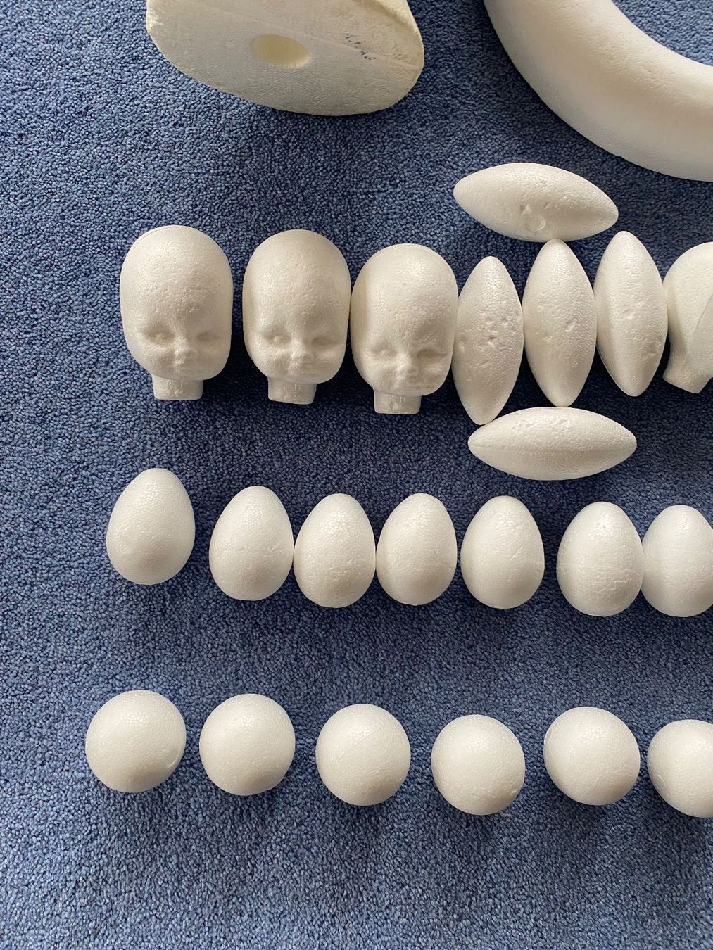 Kit bricolage: Viele Styropor-Teile: Köpfe, Ringe, Eier, Kugeln, Zapfen – Nuovo (secondo la descrizione) da Appenzell Meistersrüte venduto da zongabolla 3
