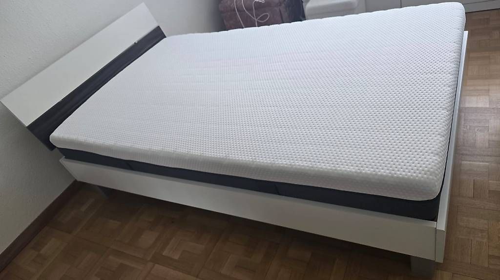 Letti: Lit avec sommier et matela comme neuf  – Usato da Vernier venduto da Patrick877 1