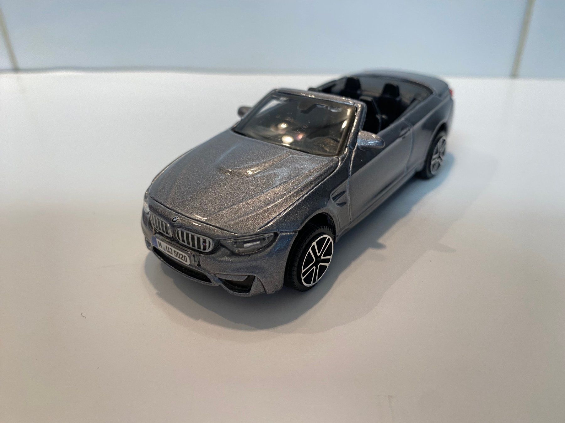 BMW Modellautos: BMW M4 1-43 Bburago Fire 92 – Neu und originalverpackt aus Kerzers von tisyayasuBE