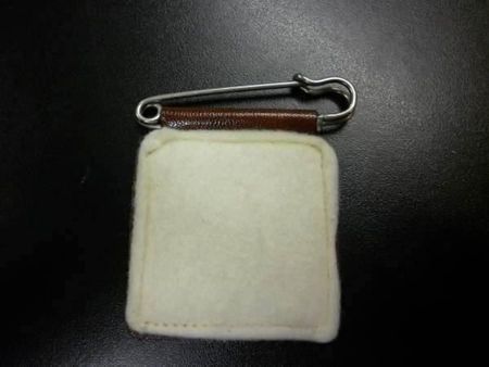 (COPIE) 1 accroche-mouche feutre et cuir