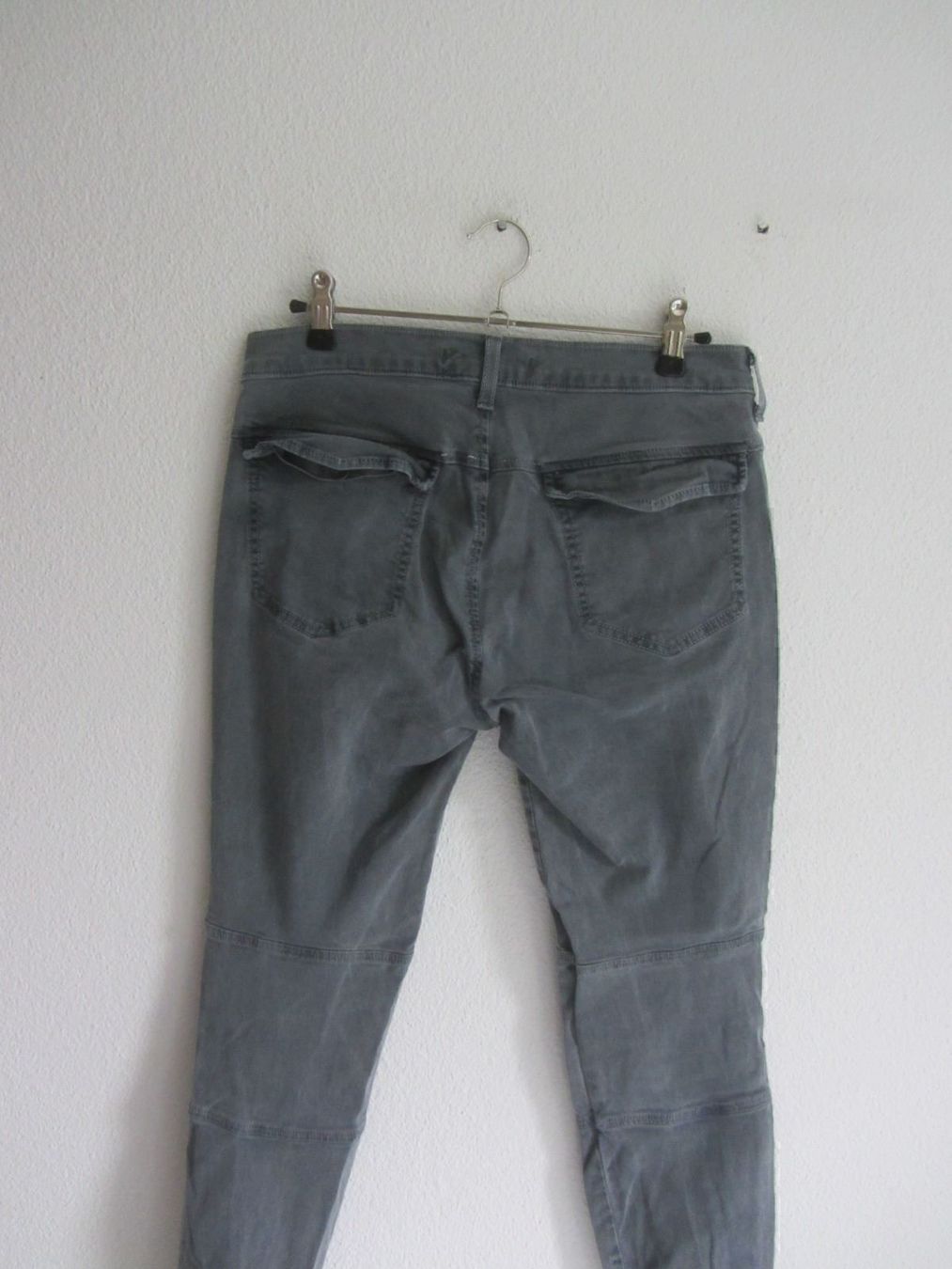 Jeans: J BRAND - Jeans grau 28/S – Usato da Zürich venduto da Diazaio 2