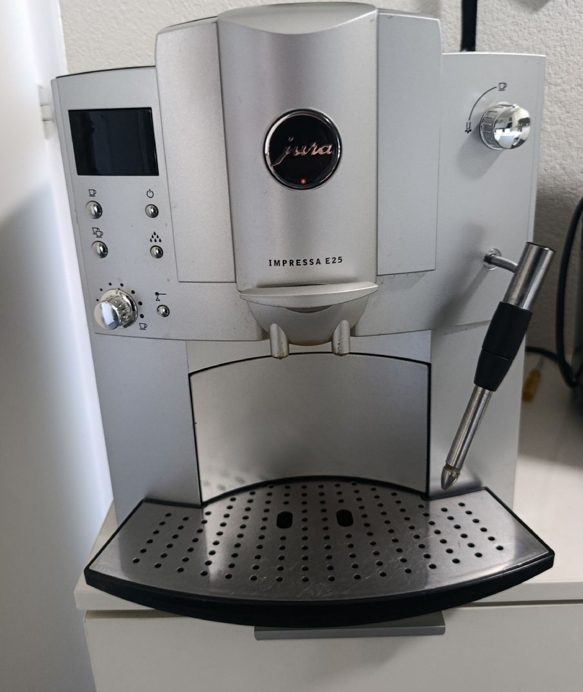 Jura Macchine per caffè & Macchine per espresso: jura impressa E25 machine a cafe – Usato da Monthey venduto da Sws5