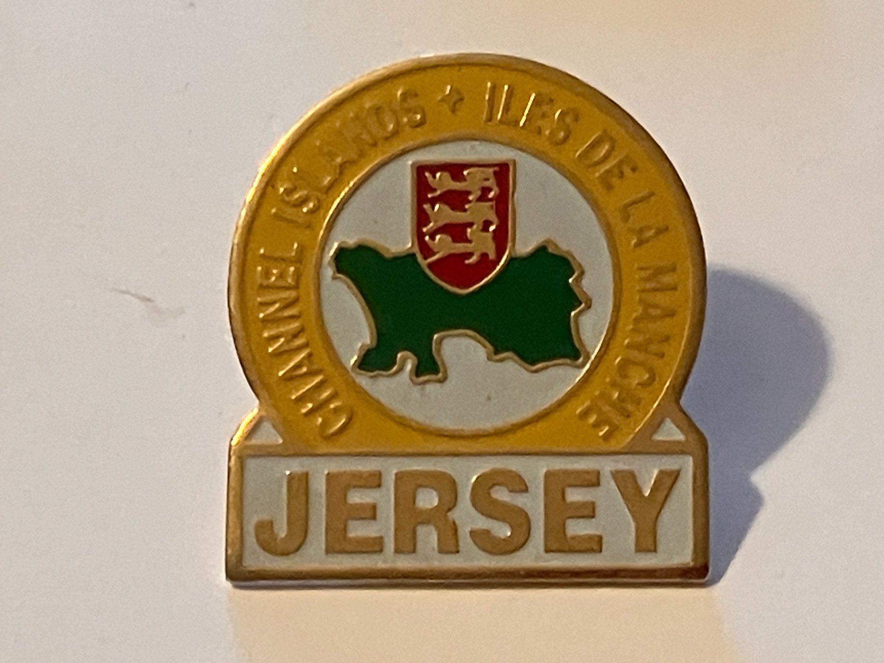 Placchette & Badge: 1 Pin Jersey – Usato da Basel venduto da djwwpp