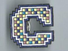 Retro Pixel Anstecker Buchstabe C - Pin