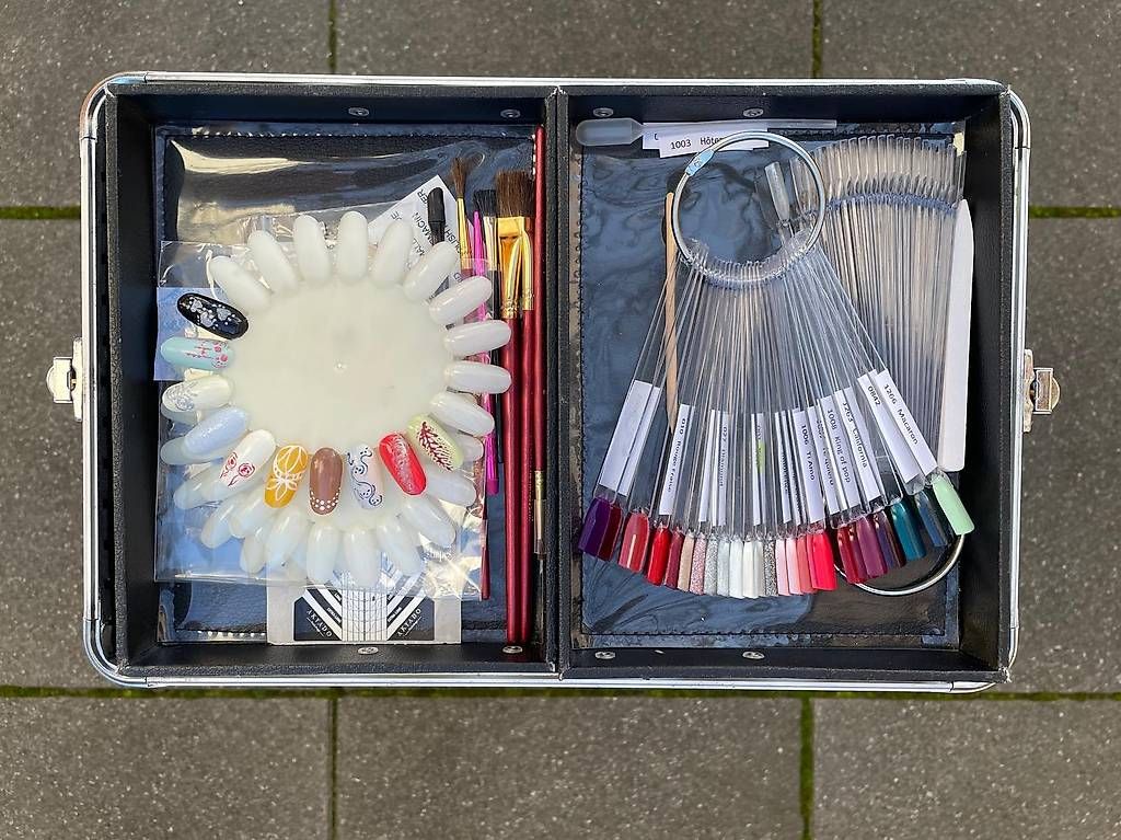 Unghie finte: Suitcase AKYADO Kit pour styliste ongulaire – Usato da Bern venduto da jen_myx7 2