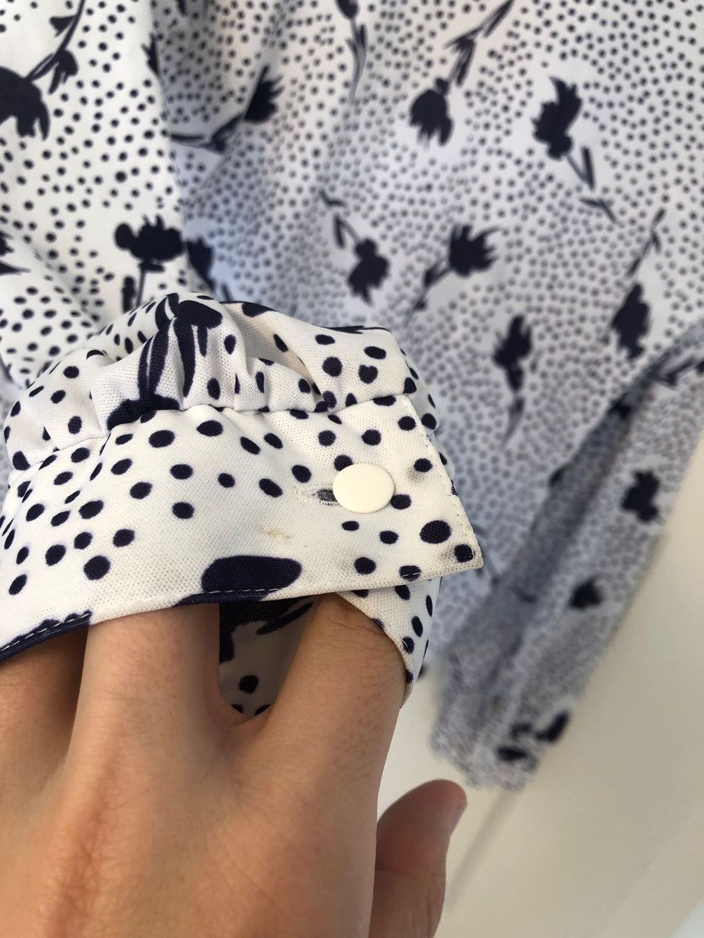 Camicette: weisses lange Bluse mit Blumen Muster – Usato da Zürich venduto da Platonium 5