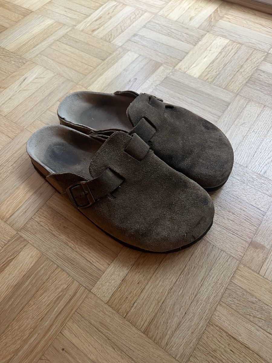 Chaussures femmes: Clogs braun Wildleder Grösse 38.5 – D'occasion à Zürich par sop_xbd7