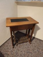 Nähmaschinentisch Holz mit Gusseisen Gestell Vintage