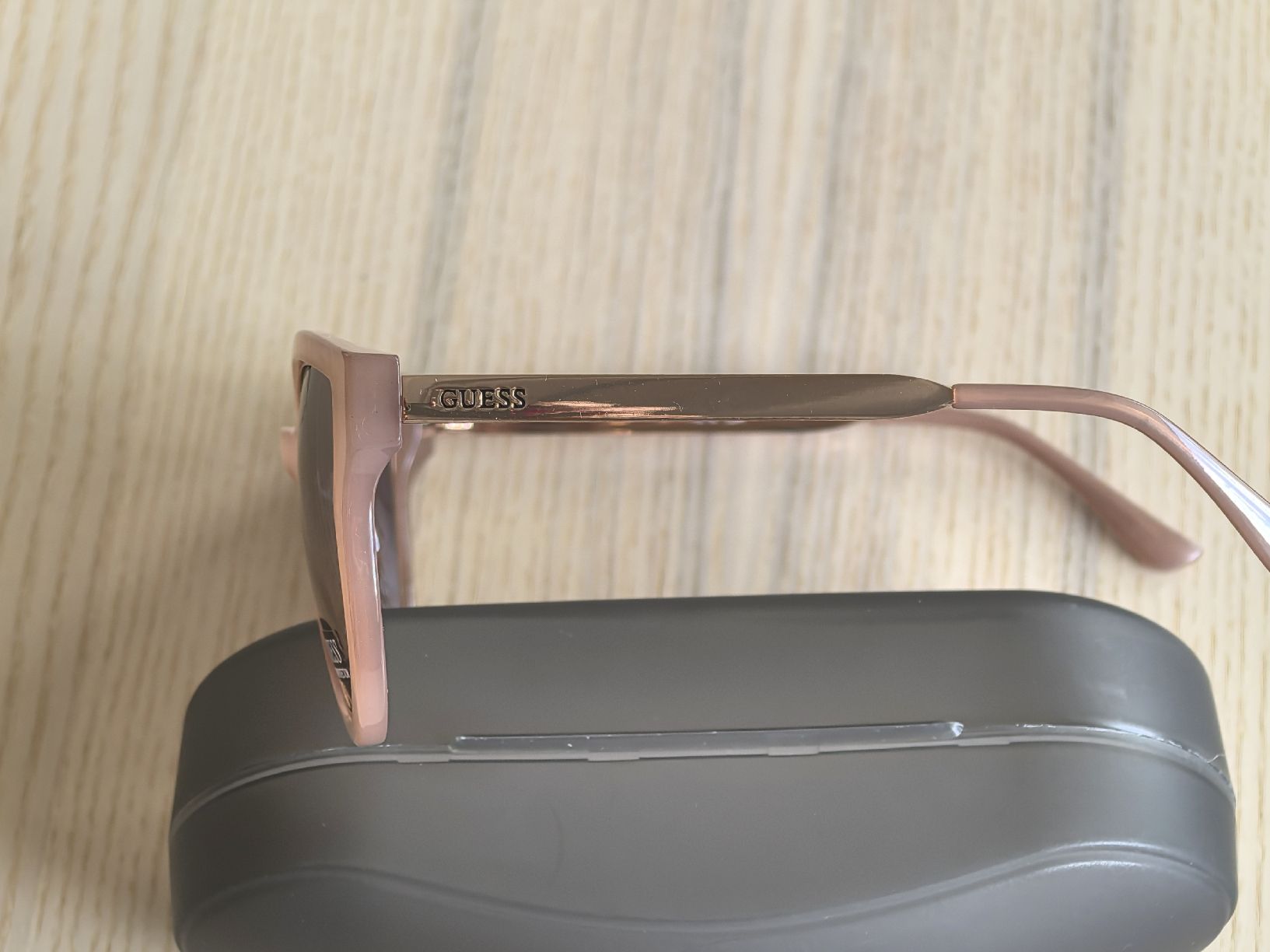 Guess Occhiali & Lenti: Guess Damen Sonnenbrille – Nuovo e nell'imballaggio originale da Bad Ragaz venduto da AKahlon 1