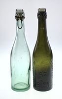 zwei Flaschen Vereinigte Mineralwasserfabriken Bern um 1900