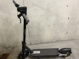 Elektro-Trottinett Xiaomi schwarz gebrauchter Zustand
