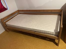 90x190 Holzbett Kinder massiv/stabil