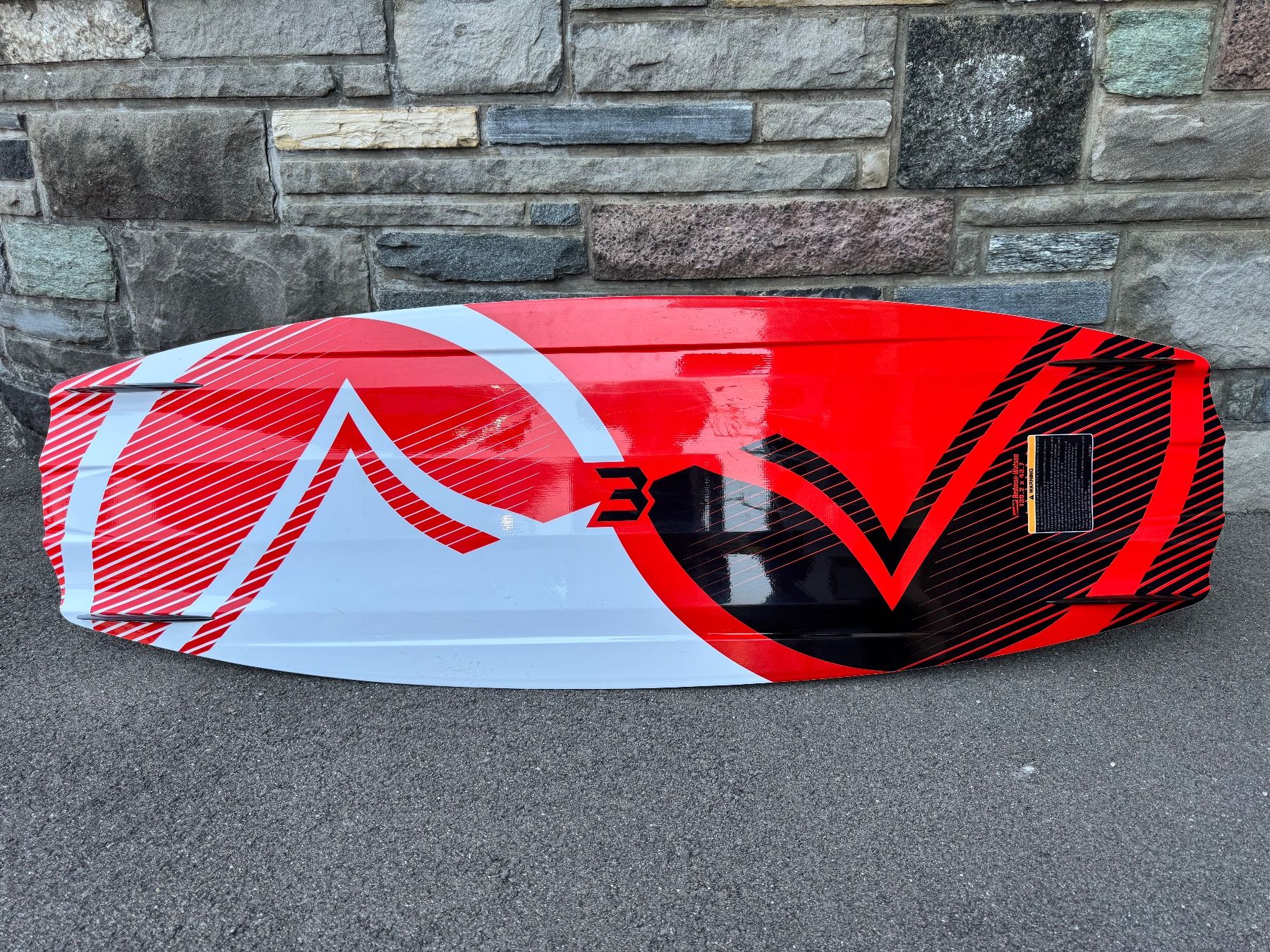 Surfboards & Schwimmbrette: Wakeboard Liquid Force Watson 139.2 cm mit Bindung – Gebraucht aus Gommiswald von Aloha.Spirit 4
