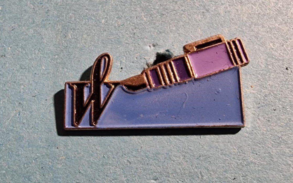 Plaquettes & Badges: Pin W Füllfederhalter – D'occasion à Härkingen par specialshapes