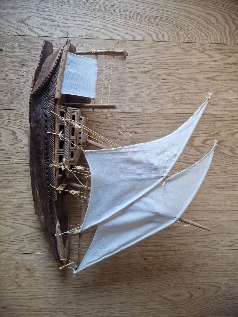 Tutte le decorazioni: Handgefertigtes Segelbootmodell aus Holz – Nuovo (secondo la descrizione) da Romont FR venduto da Joe_xkh9
