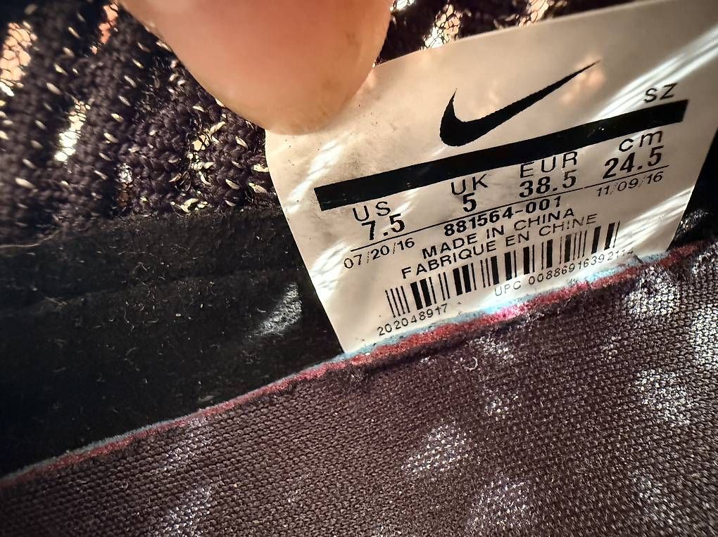 Nike Damenschuhe: Chaussures Nike 38.5 – Gebraucht aus Lausanne von fynou 2