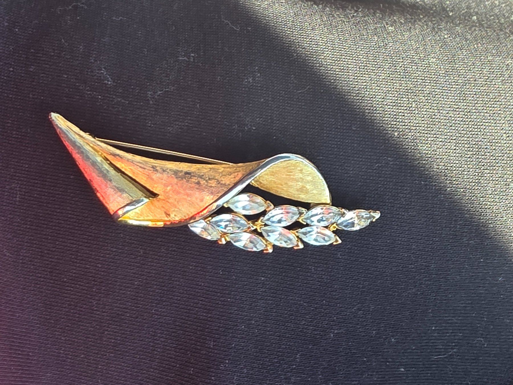 Broches & Aiguilles: Brosche Modeschmuck goldfarben mit Steinen gebraucht – D'occasion à Schlieren par Dany1703