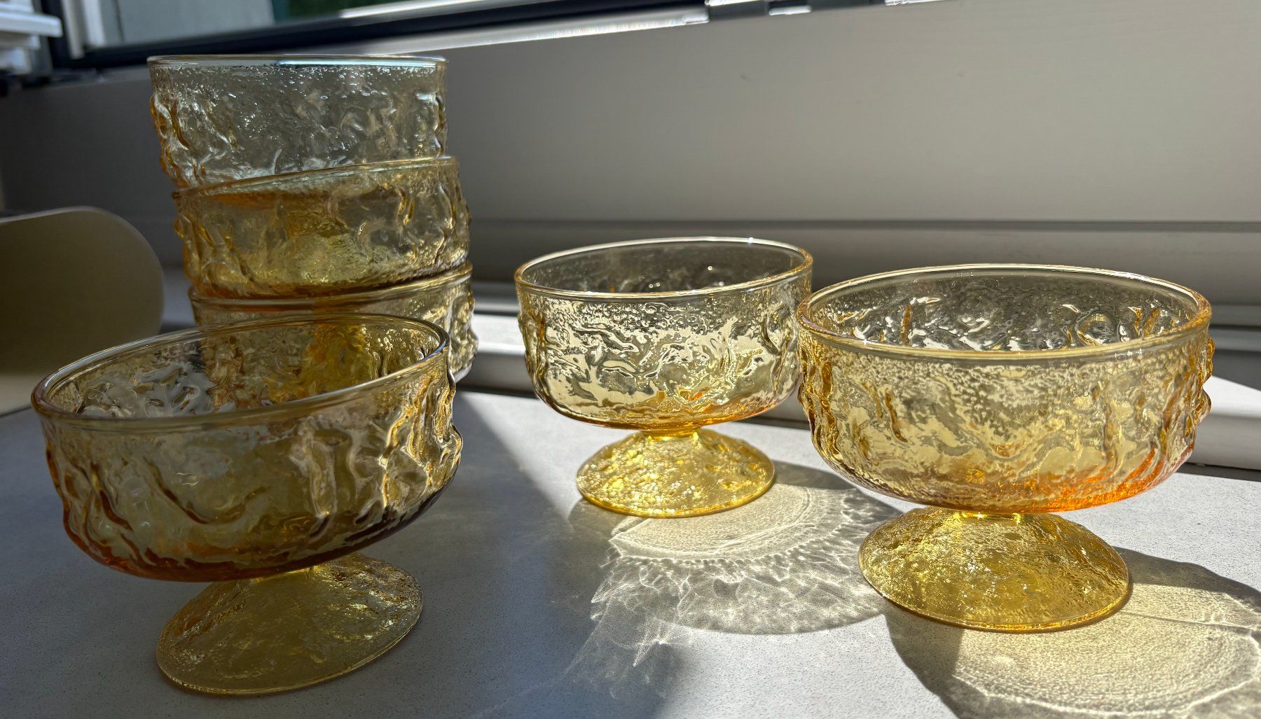 Gläser: 6 Dessertkelche Glas bernsteinfarben strukturierte Oberfl... – Gebraucht aus Regensdorf von Nessi1974 4