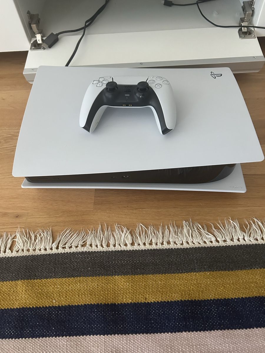 Sony Console: Ps5 disc / Xbox series x – Usato da Pfaffhausen venduto da bab_5lms
