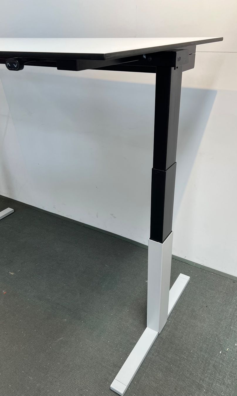 Lista Scrivanie: LISTA LO Extend elektr. verstellbarer Sitz-/Stehtisch – Usato da Wangen an der Aare venduto da TBYN 3