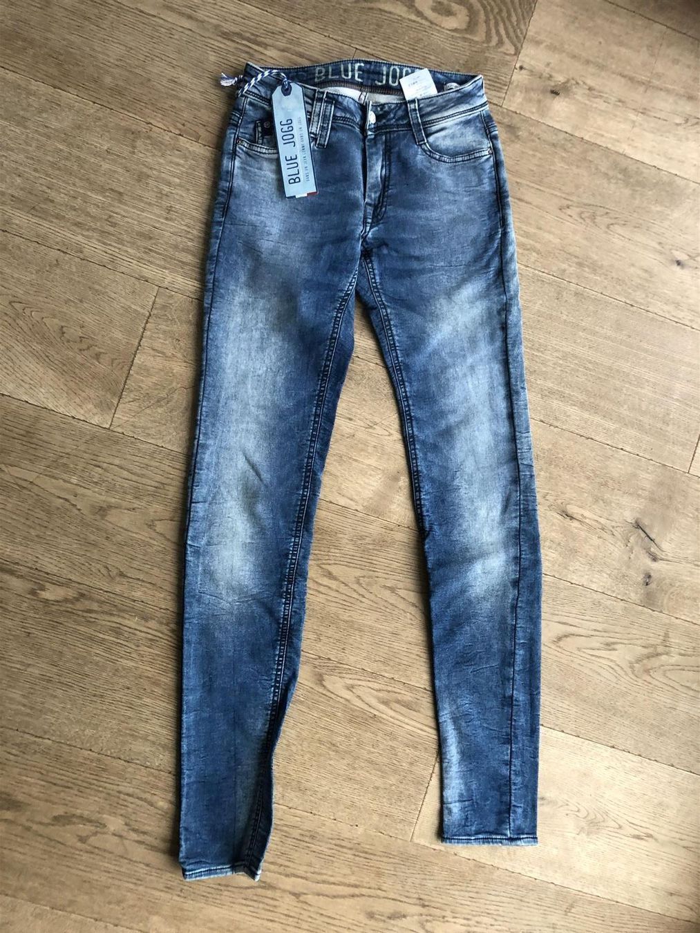 Le Temps Des Cerises Jeans: Jeans, Temps des Cerises --NEU--, 25 – Nuovo (secondo la descrizione) da Stettfurt venduto da outlet72