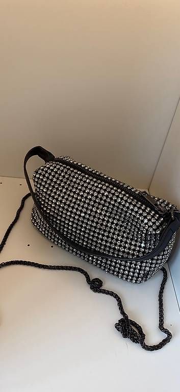Borse da donna: Ravissante pochette souple – Usato da Biel/Bienne venduto da secondstore 1