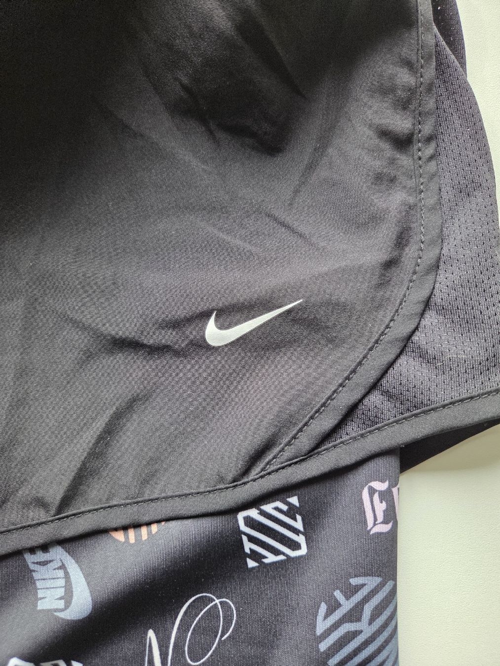 Nike Pantaloni: Nike Shorts Gr.146 – Nuovo (secondo la descrizione) da Kölliken venduto da aninavera 4