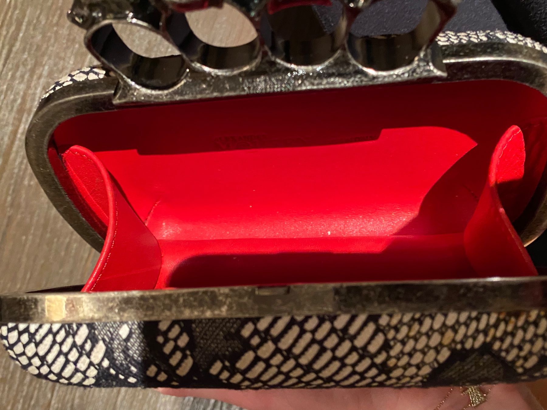 Alexander Mcqueen Taschen für Damen: Alexander McQueen clutch – Gebraucht aus Zollikon von ValeL 2