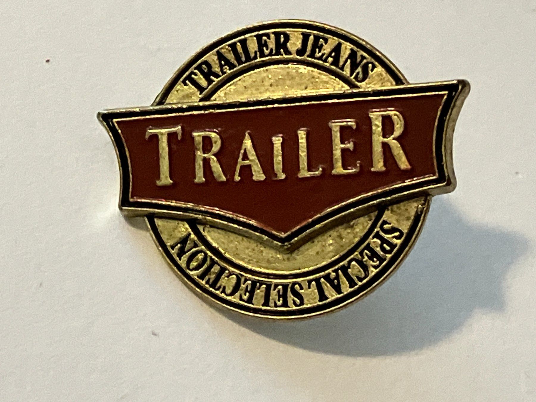 Plaketten & Abzeichen: 1 Pin Trailer Jeans – Gebraucht aus Basel von djwwpp