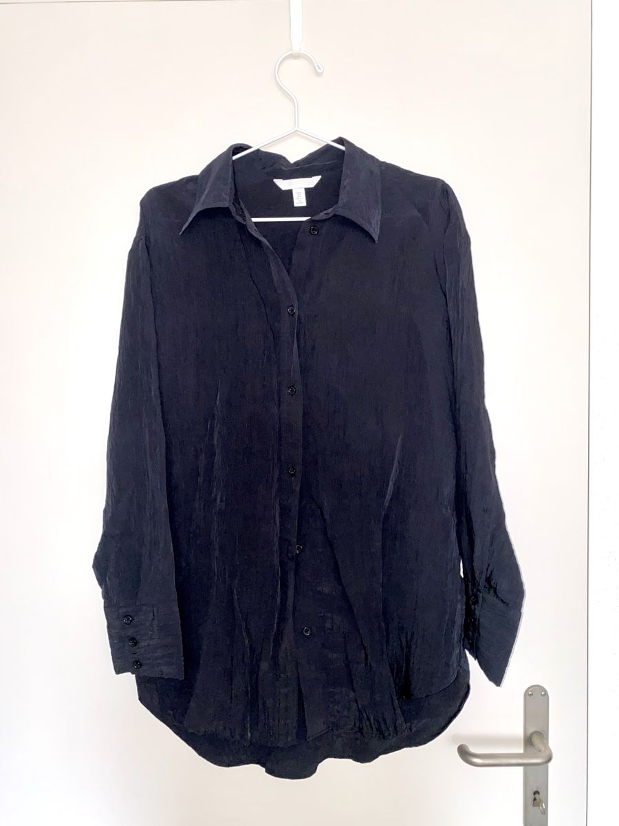 H&M Camicette: Schwarze Crinkle-Bluse – Usato da Luzern venduto da champagnelaury 1