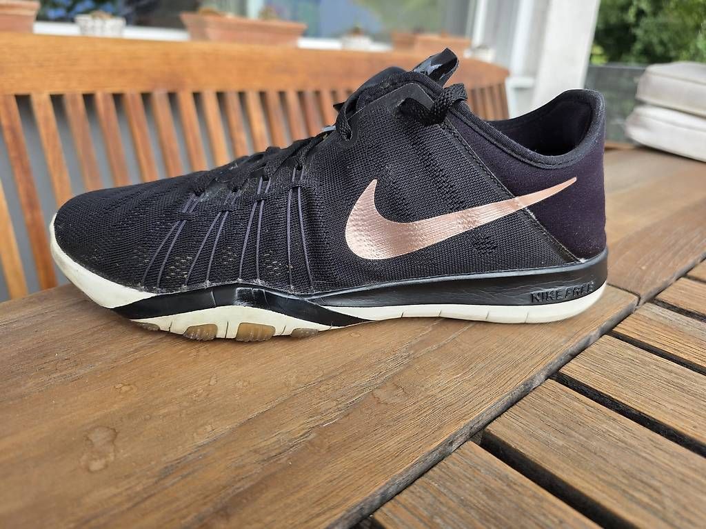Nike Scarpe da donna: Nike free Damenschuh – Usato da Heimberg venduto da Cpidu 2