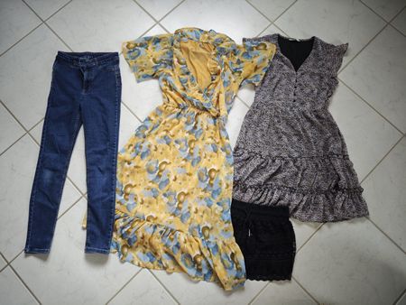 Kleiderpaket S Kleider, Hose, Leggins - Jeans
