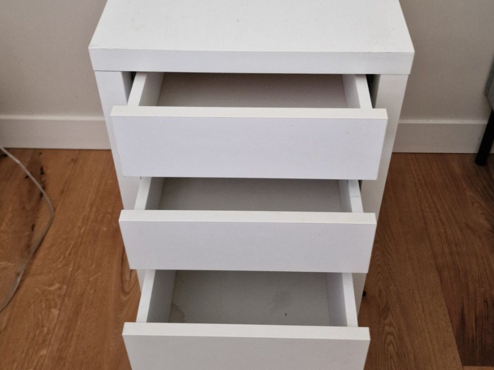 Commodes: White 4-drawer cabinet – D'occasion à Embrach par dkanike 1