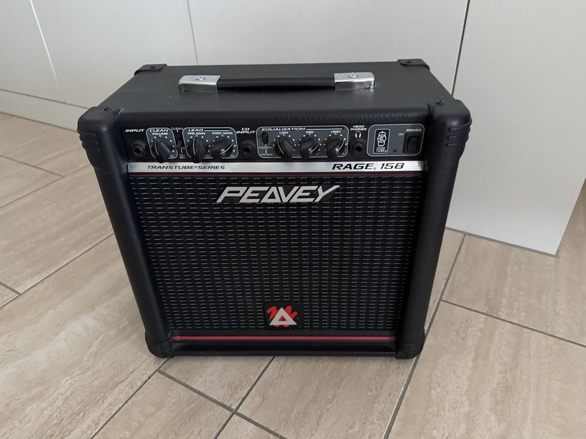 Peavey Amplificatori: PEAVEY Rage 158 Gitarrenverstärker – Usato da Bülach venduto da Berimbau0 1