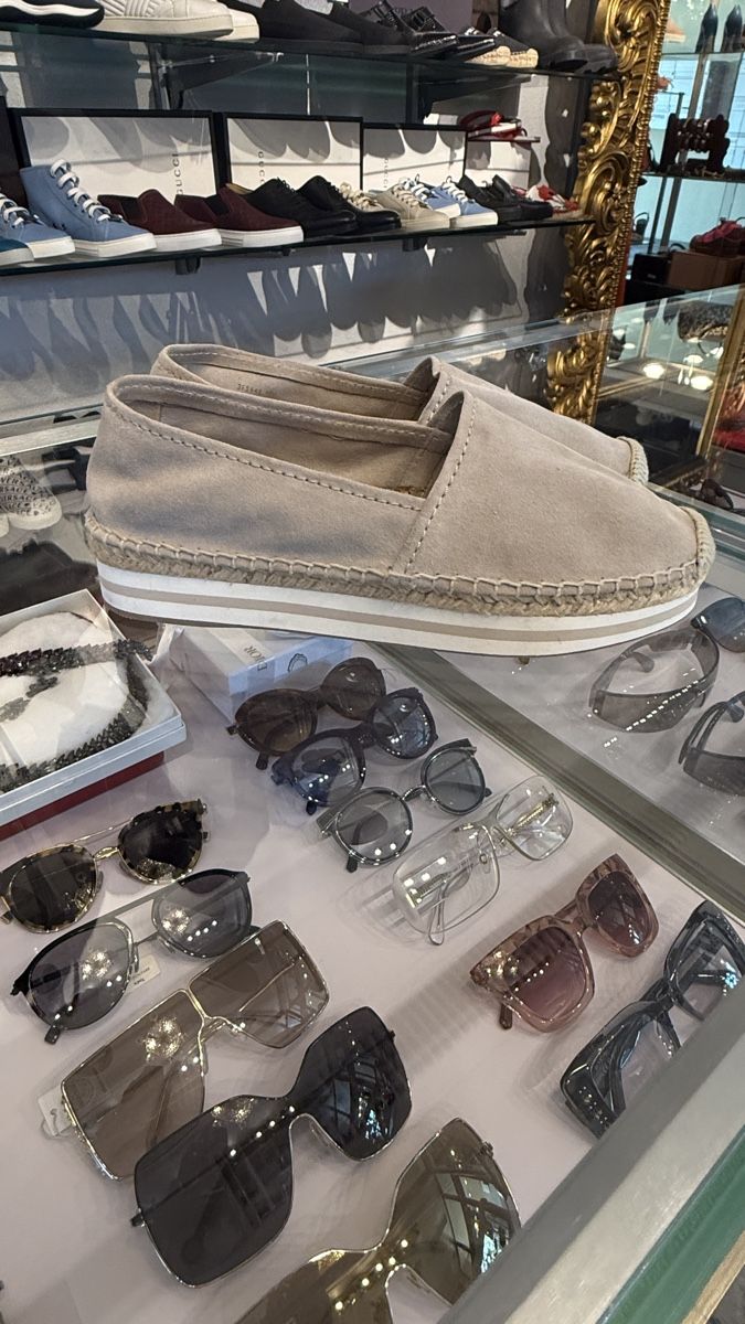 Prada Damenschuhe: PRADA Espadrilles, Beige Wildleder, Sommer Schuhe, Gr. 38 – Gebraucht aus Lachen SZ von HelvetiaLuxury 5